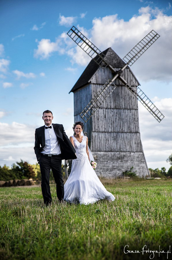Brautpaar vor Windmühle