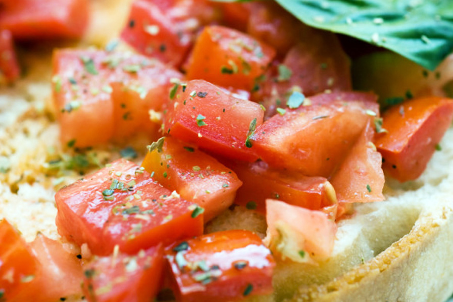 Food Fotografie - Detailaufnahme frische Bruschetta