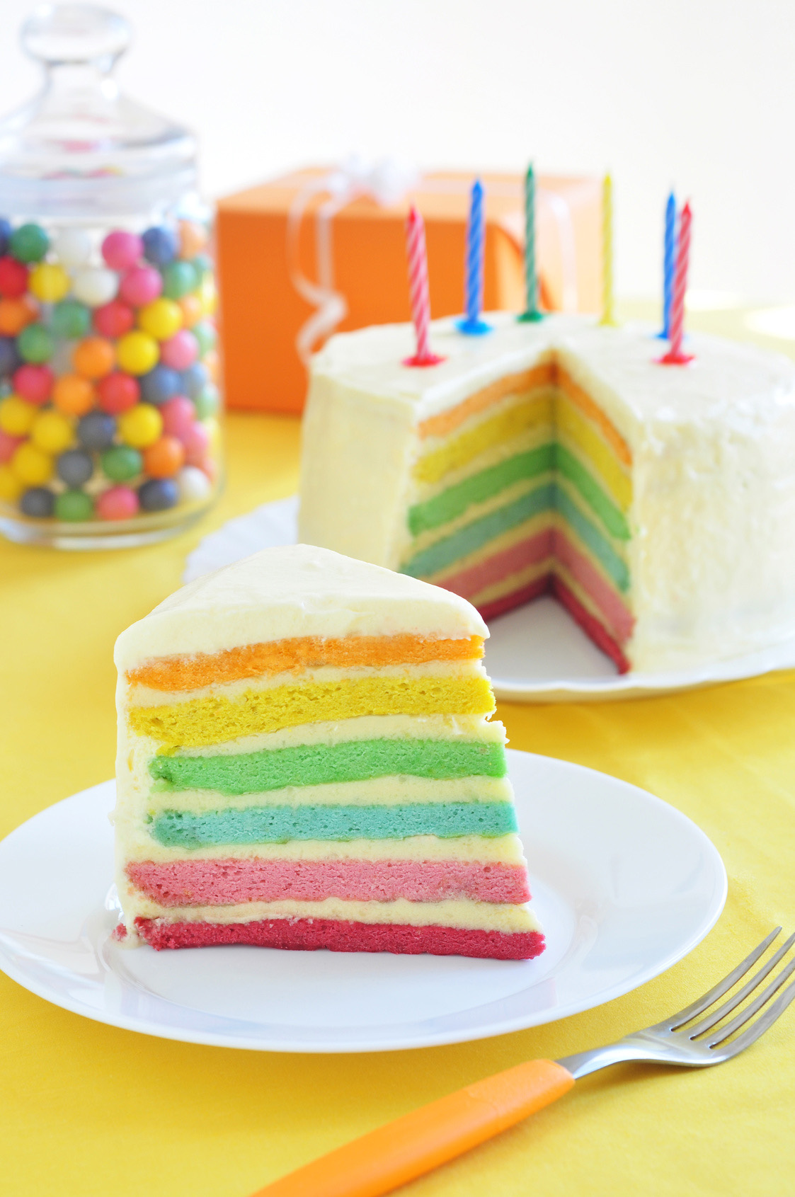 Regenbogenkuchen zum Geburtstag