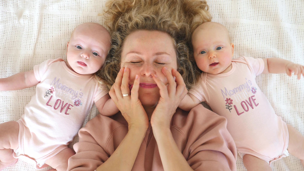 Die Mama kann sich entspannen: Zwei Babys sind zweimal so süß, aber kosten nicht zweimal so viel 